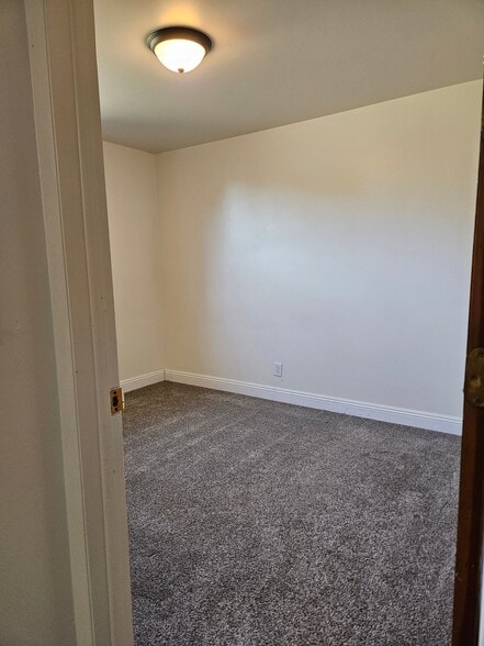Building Photo - 351 W 200 S