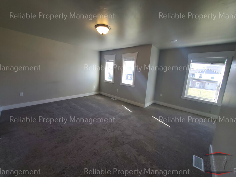 Building Photo - 359 N 3rd W