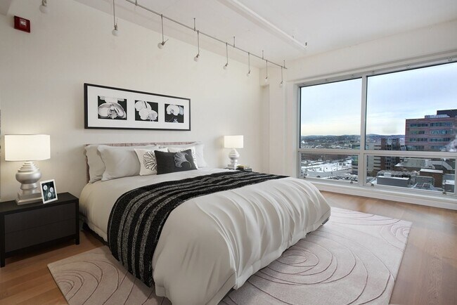 Building Photo - 25 Channel Center St