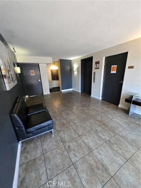 Building Photo - 5520 Owensmouth Ave