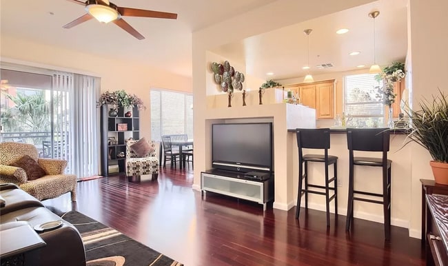 Building Photo - 15 E Agate Ave