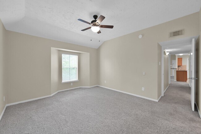 Building Photo - 8051 Bay Branch Dr