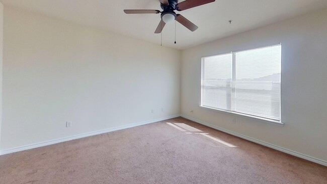 Building Photo - 4006 Cambridge Dr