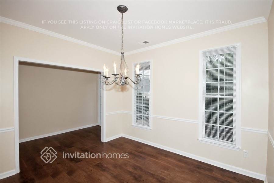 Building Photo - 348 Adelaide Xing