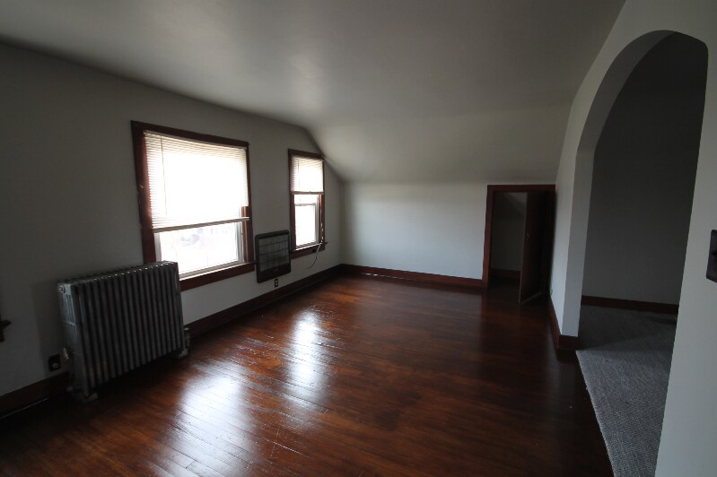 Building Photo - 609 Fry St