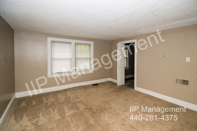 Building Photo - 18506 Chagrin Blvd