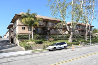 Building Photo - La Cresta Apartments