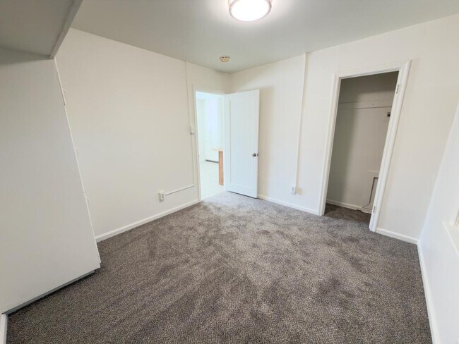 Building Photo - 171 S 900 W