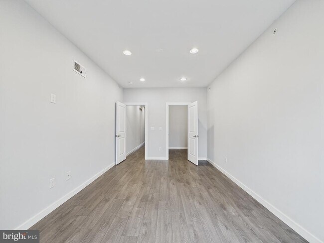Building Photo - 521 W Norris St