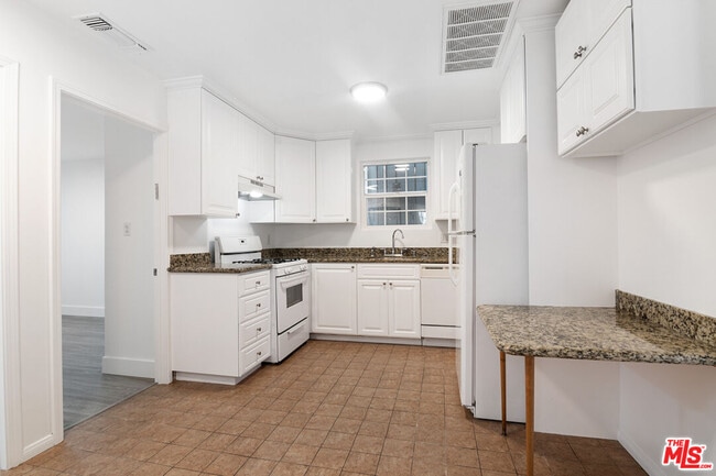 Building Photo - 616 N Formosa Ave