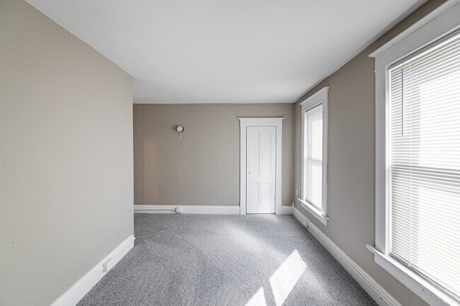 Building Photo - 324 Copeland Ave