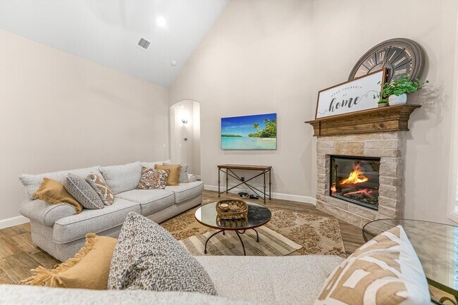 Building Photo - 1300 Highland Park Cir