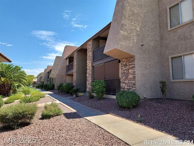 Primary Photo - Adorable unit in Bella Vita community!