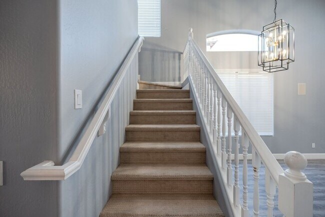 Building Photo - For Lease Beautifully Updated 4-bedroom, 2.5-Bathroom +Den, 1st Floor Office Gem, With a 2-car At...