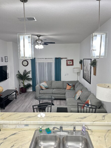 Building Photo - 1002 Gran Bahama Blvd
