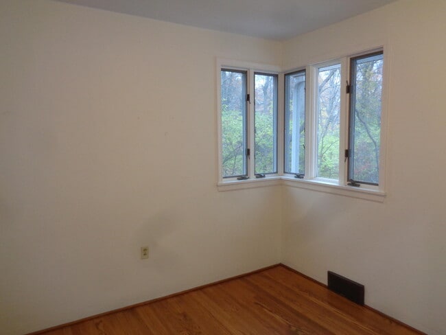 Building Photo - 708 Edgewood Ave