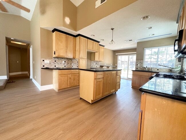 Building Photo - Beautifully Updated Home in Citrus Heights!