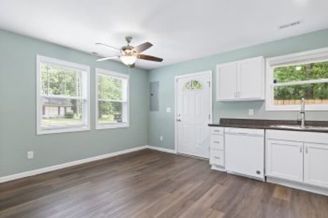 Building Photo - 629 Walnut Dr