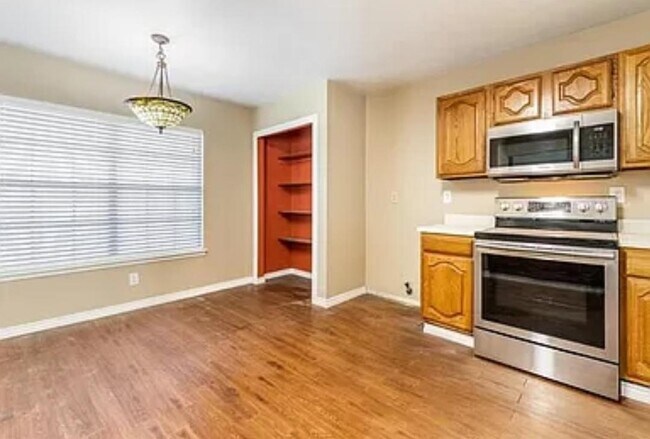 Building Photo - 3105 Boxwood Ln