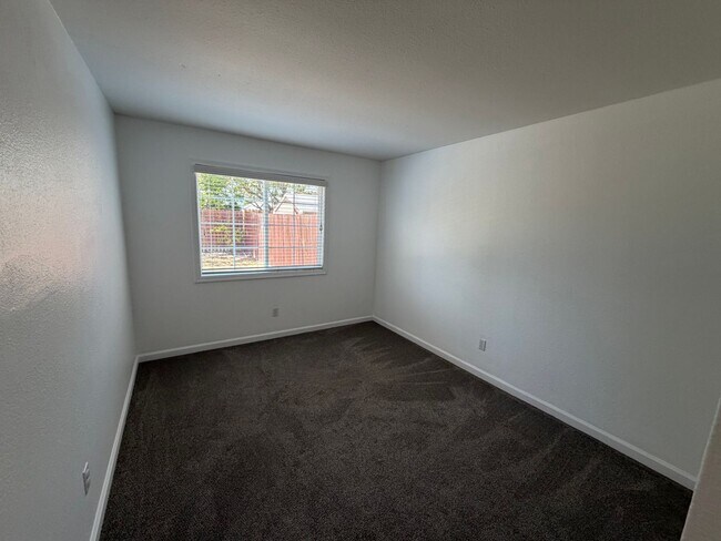 Building Photo - 8492 Hermitage Way