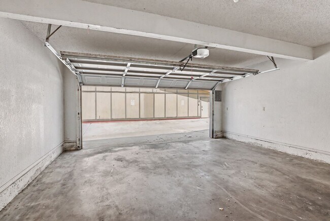 Building Photo - 1300 N Rockwell Ave