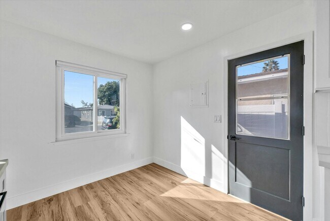 Building Photo - 18442 Patterson Ln