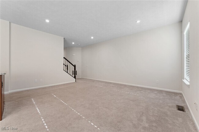 Building Photo - 3383 Jackson Park Dr
