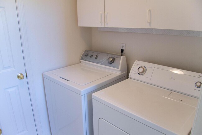 Building Photo - Fantastic Bethany Home with Attached Garag...