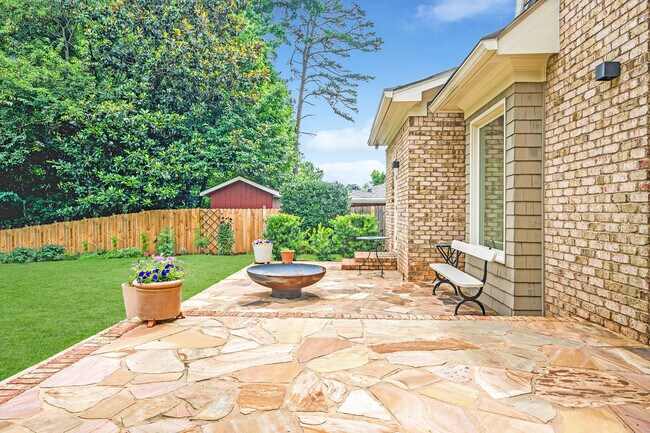 Building Photo - 1280 Becket Dr NE