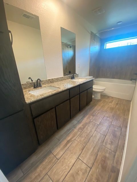Building Photo - 2425 Alterman Dr