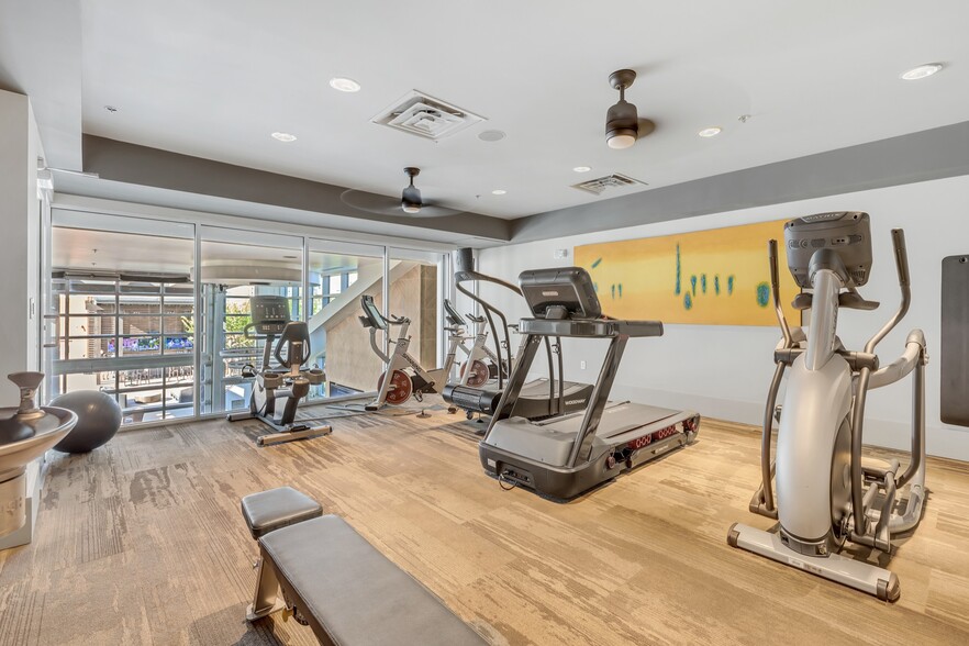 Building Photo - 600 12th Ave S