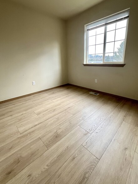 Building Photo - 512 Hazel St