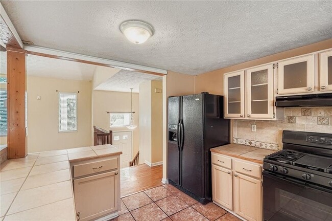 Building Photo - 6134 Raintree Bend