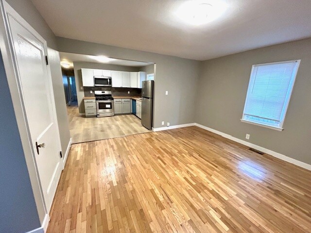 Building Photo - 6612 Broadway St