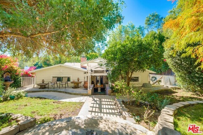 Building Photo - 21447 Providencia St