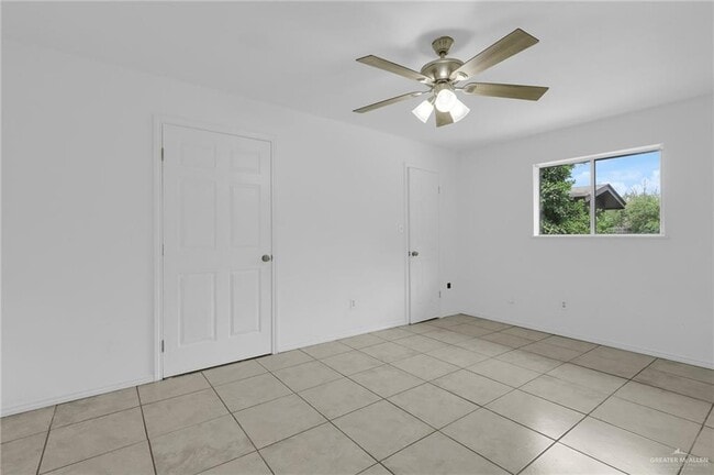 Building Photo - 1307 E Helmer St