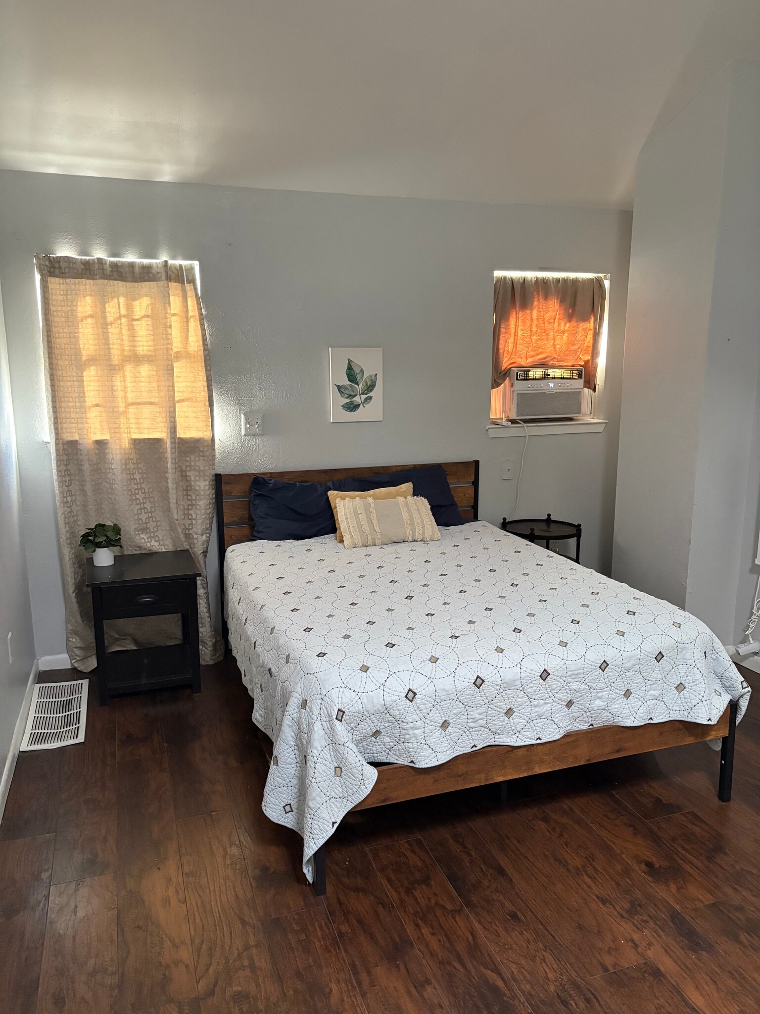 Building Photo - 12404 Sunland St