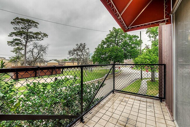 Building Photo - 2605 Calumet St