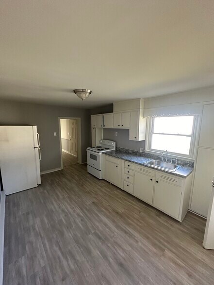 Primary Photo - 64 McElwain Ave