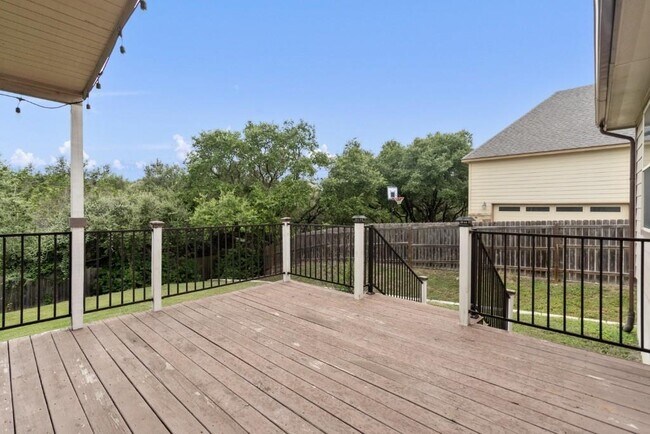 Building Photo - 10104 Longhorn Skyway