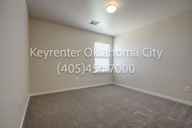 Building Photo - Stunning 5BD, 2 1/2 BTH Home Seconds away from John Kilpatrick Turnpike in YUKON!