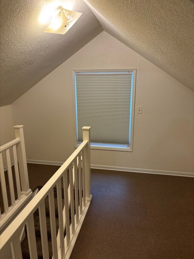 Building Photo - Cozy 3 Bed House in Waterloo, Iowa
