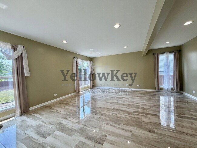 Building Photo - 613 Greystone Ln