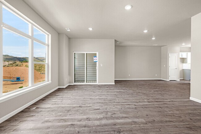Building Photo - Luxury 4 Bed Townhouse with Amazing City and Mt Views on Westside