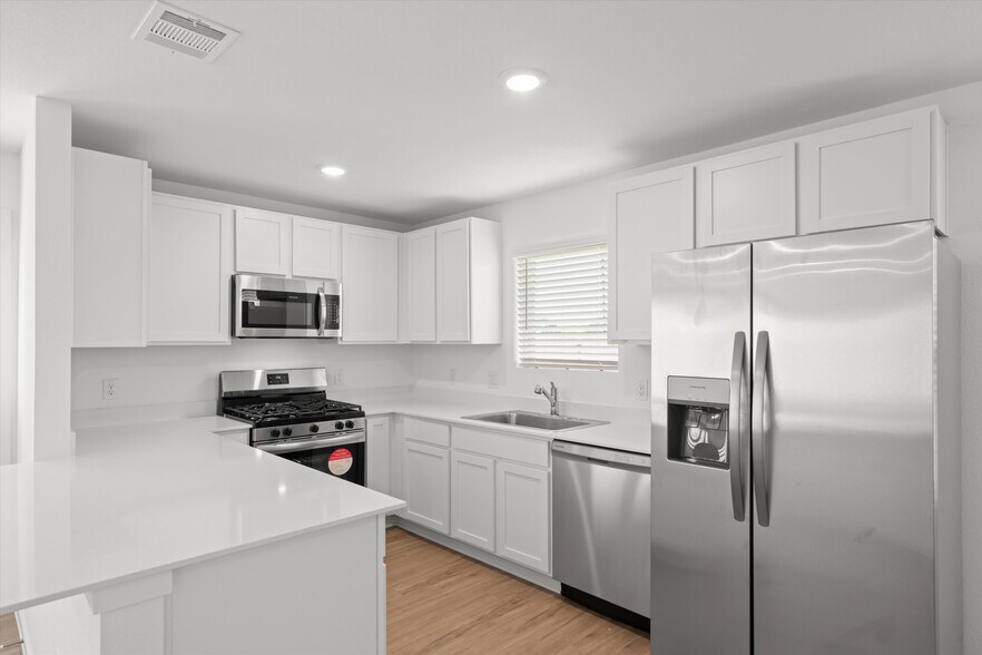 Building Photo - 3167 Savannah Rose Dr