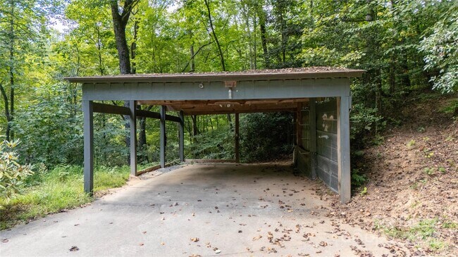 Building Photo - 2038 Toms Creek Rd