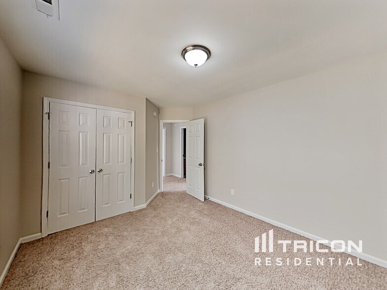 Building Photo - 5513 Landreaux Dr