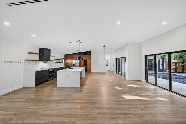 Building Photo - 1511 SW 30th Pl