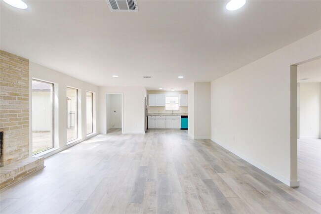 Building Photo - 2218 Poplar Park Dr