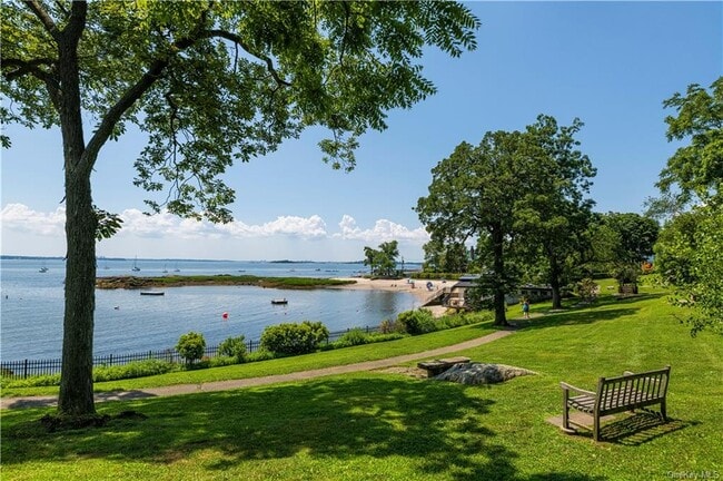 Building Photo - 14 N Chatsworth Ave